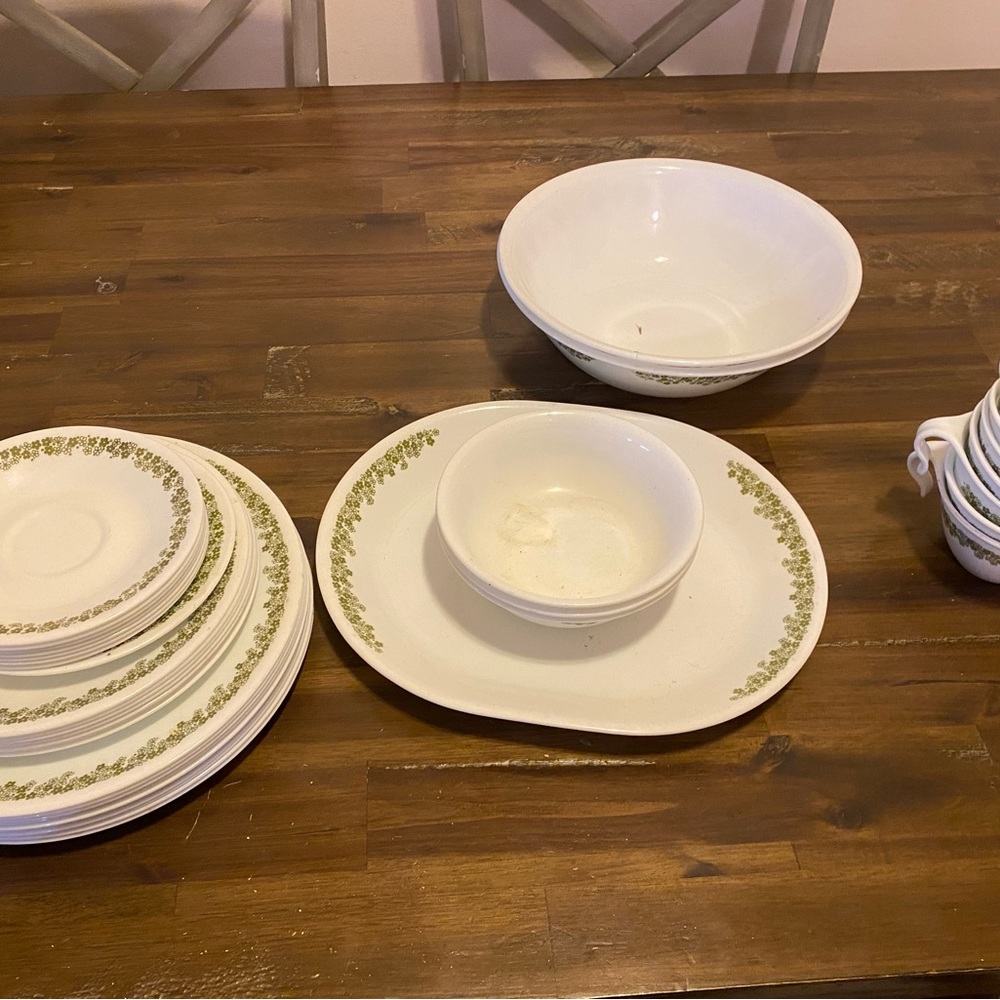 10 piece set of Corelle also known as crazy daisy